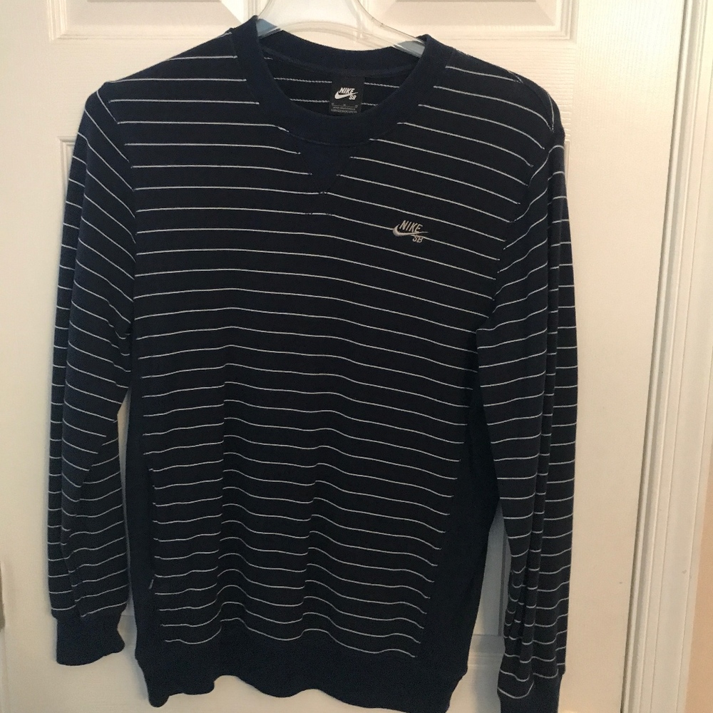 Nike SB Crew Sweatshirt with pockets